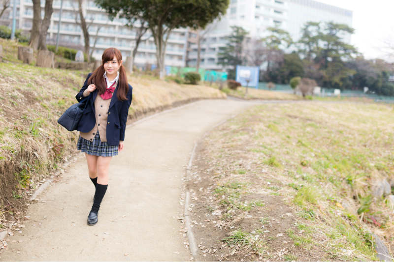 制服姿の女子高生