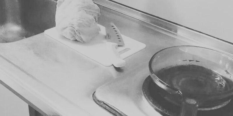 包丁とまな板とフライパン