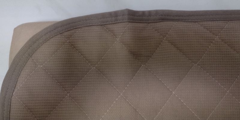 ベージュ系に統一したマットレスと敷きパッド