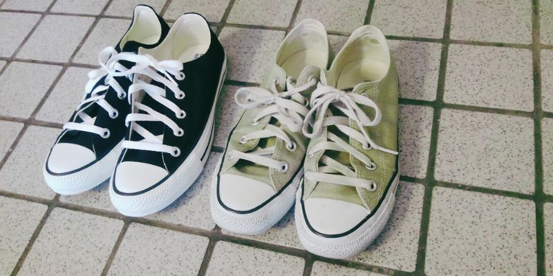大好きなコンバーススニーカー黒とベージュ2足