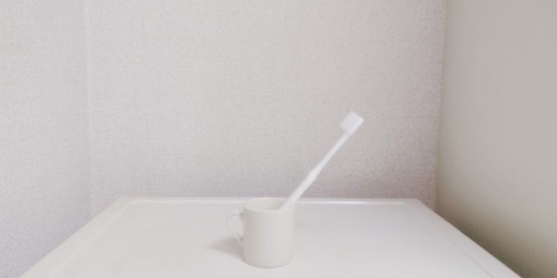 歯ブラシ立てとして使っている小さいコーヒーカップ