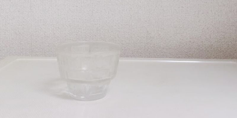 そうめんつゆなどを入れるガラスの器